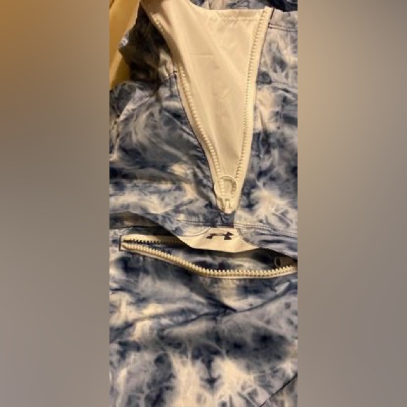 Women’s Under Armour Pullover wind breaker half-zip - Picture 3 of 3